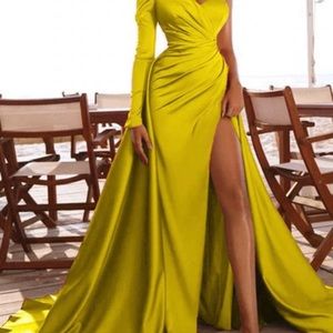 One shoulder puff sleeve slit dress